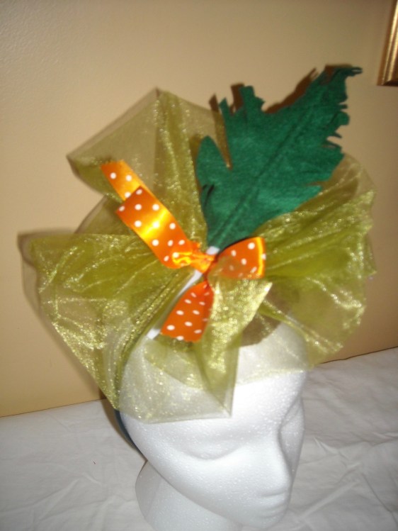 Green feathered fascinator