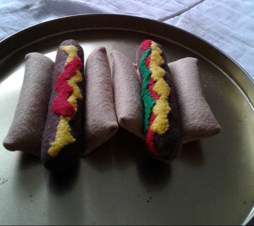 felt-hot-dogs-with-toppings.jpg